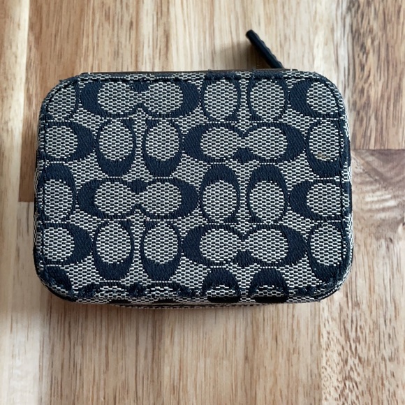 Coach Case - Picture 3 of 7